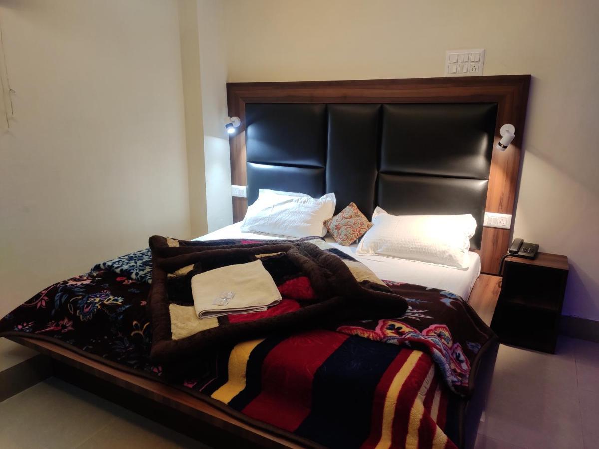 Hotel Balaji Далхаузи Екстериор снимка