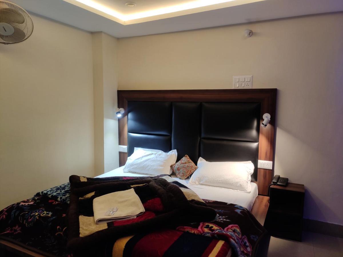 Hotel Balaji Далхаузи Екстериор снимка